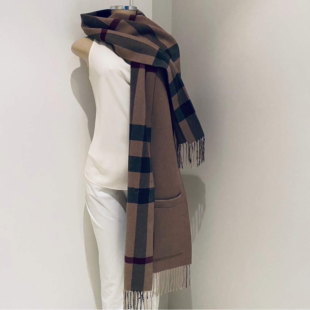BURBERRY HELENE REVERSIBLE CASHMERE BLEND WRAP / SCARF. - Picture 6 of 14
